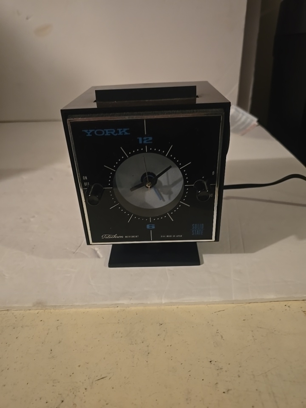 VTG 1970’s York TC-106 AM FM Clock Radio Alarm Space Age Design Green Works